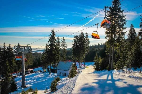 Fotogalerie: Krušné hory: Skiareál Klínovec lyžařům letos nabídne více než 30 kilometrů sjezdovek 