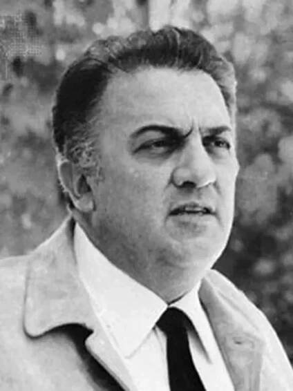 Režisér Federico Fellini, jeden z italských velikánů, se narodil v roce 1920 v Rimini.