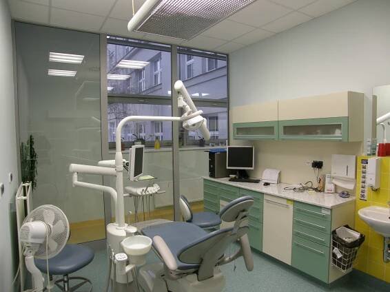 Stomatologická klinika FNHK - přístavba a modernizace kontaktu s pacienty - Atelier H1