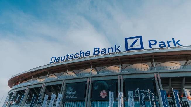 Außenansicht des Deutsche Bank Parks, Veranstaltungsort und Heimstadion von Eintracht Frankfurt