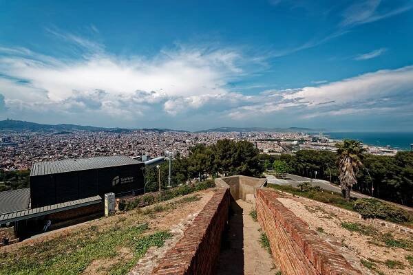 Soubor:Barcelona - Montjuïc - Castell de Montjuïc 1799 by Juan Martin Cermeño - Panorama View over Barcelona from the Castle