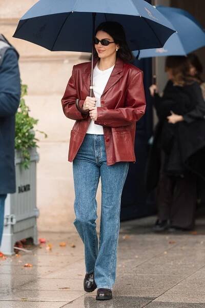 Co si Kendall Jenner zabalila do Paříže? Džíny! Inspirujte se jejími třemi nadčasovými kombinacemi