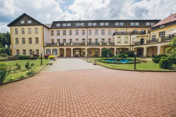 Galerie - exteriéry lázní | Tereziny lázně Dubí