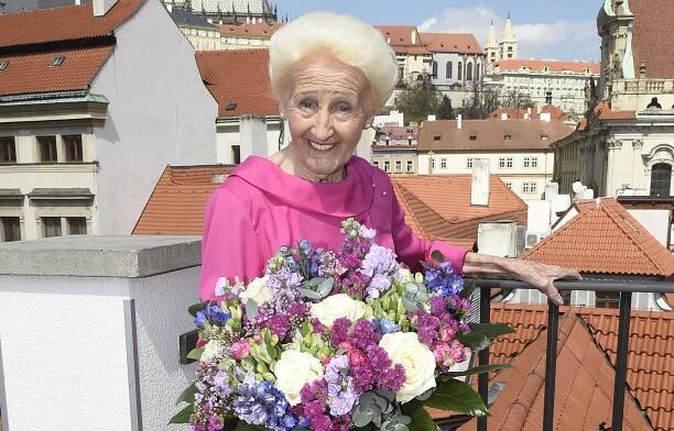 Lady Dermacol Olga Knoblochová slaví 88. narozeniny