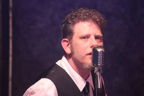 Tom Adams & The Last Resort - Pictures & Video