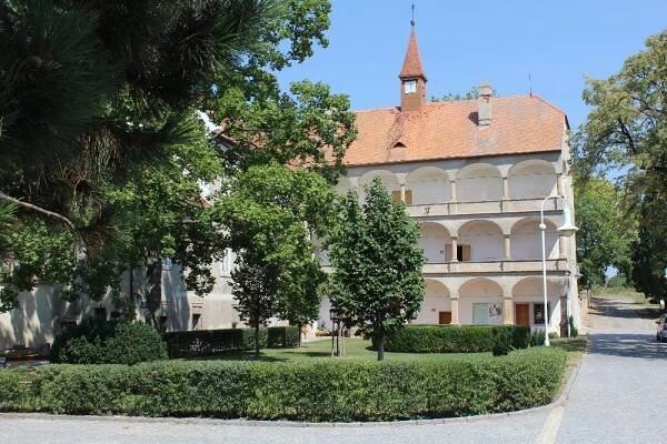 Expozice Křížové cesty na zámku – ZnojmoRegion+ turistická karta