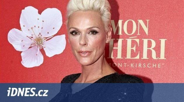 Nielsenová si nechala zmrazit vajíčka. Páté dítě měla v 54 letech - iDNES.cz