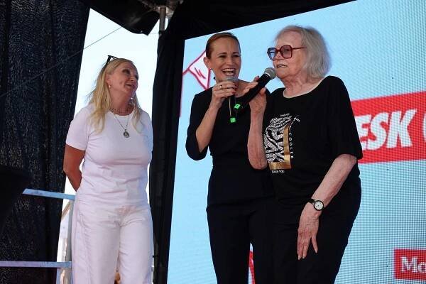 Marta Kubišová, Monika Absolonová a Bára Basiková na festivalu Blesk tlapek.