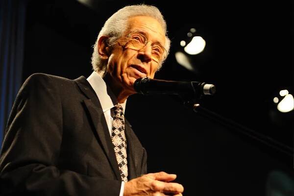Kenny Burrell Legend Award at ASGN 2015 | All Star Guitar Night
