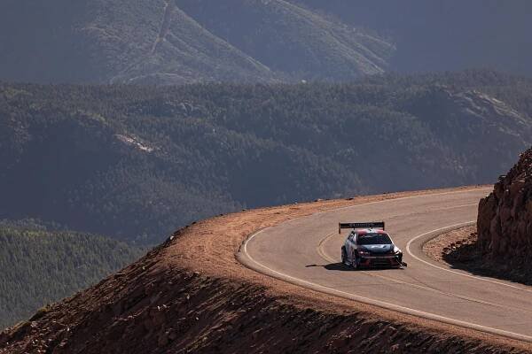 Hyundai Ioniq 5 N si na Pikes Peak dojel pro rekord. Automobilka slíbila další speciály