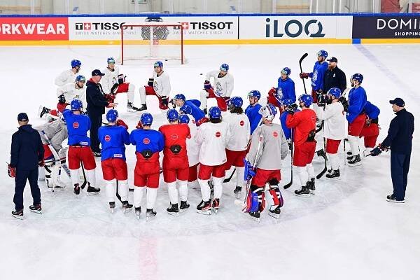 Chlapík a Tomášek mimo sestavu, Zbořil svlékl dres náhradníků, Vejmelka trénoval