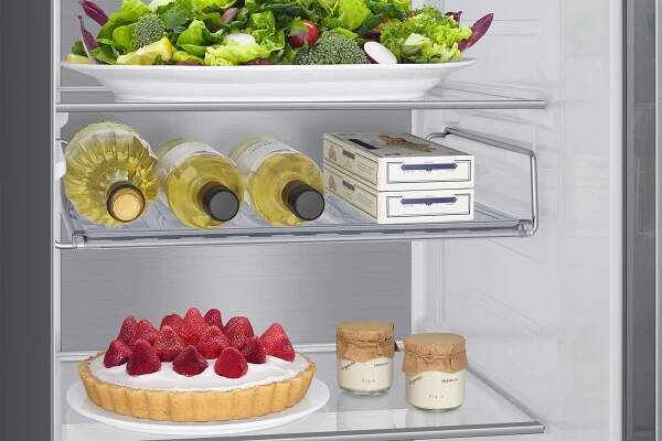 Samsung Family Hub American Style Fridge Freezer with SpaceMax™ Technolo...