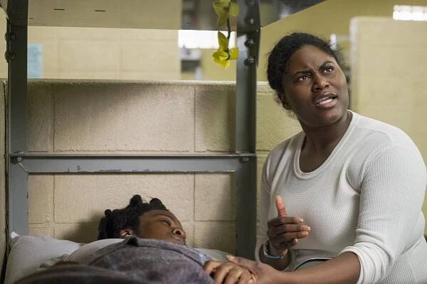 Orange Is the New Black - Tetování - Z filmu - Adrienne C. Moore, Danielle Brooks