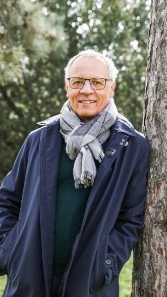 Portrait von Dozent Dr. Franz Hartl