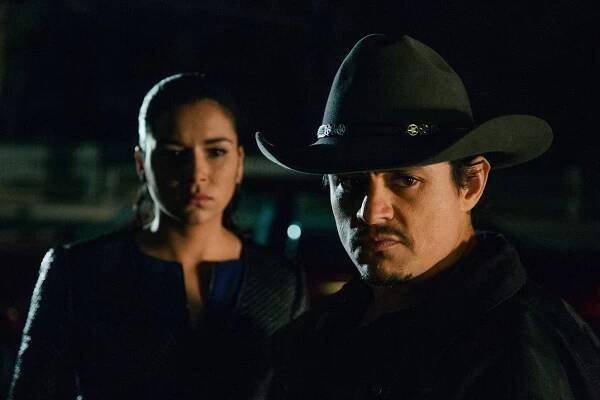Od soumraku do úsvitu - Head Games - Z filmu - Emily Rios, Jesse Garcia
