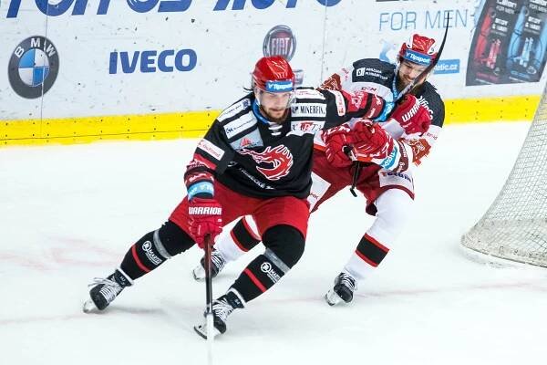 Oceláři zdrtili Hradec, hrál Jašek, střílel Zadina