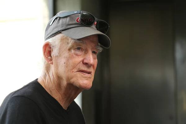 Robert Irwin, Artist of Fleeting Light and Space, Is Dead at 95