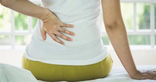 Nemoci močových cest a ledvin: Jaké jsou příznaky a možnosti domácí léčby?