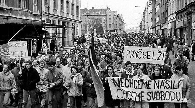 Od Sametové revoluce uplynulo 35 let. Podívejte se, jak to vypadalo v Táboře