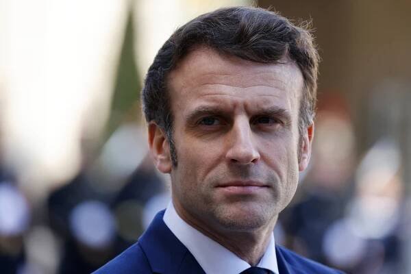 Présidentielle 2022 : Emmanuel Macron veut faciliter l'accès aux voitures électriques