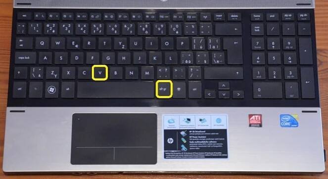 zavináč na notebooku
