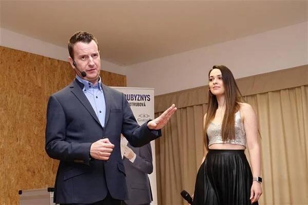 Podívejte se: Imitátor Petr Jablonský sklidil v Družci zasloužený aplaus