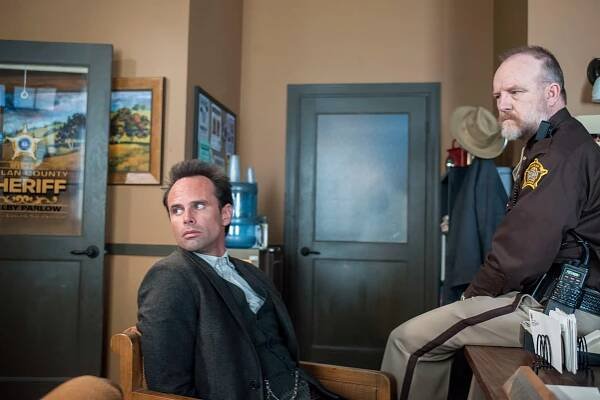 Strážce pořádku - Foot Chase - Z filmu - Walton Goggins, Jim Beaver