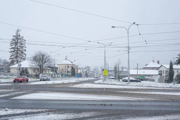 FOTO: Ostravu o víkendu zasypal sníh. Takto vypadala situace na silnicích