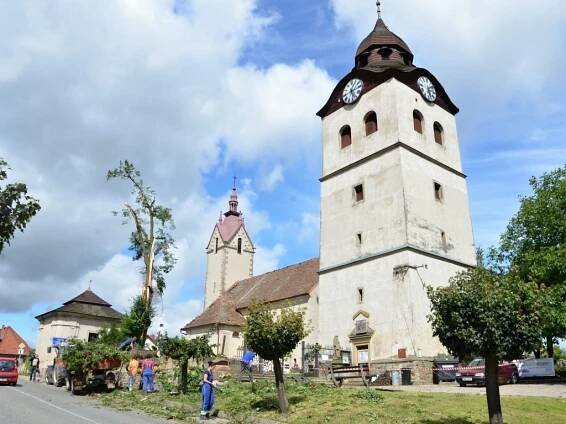 V Bohuslavicích po větrné smršti sčítají škody a odklízejí následky