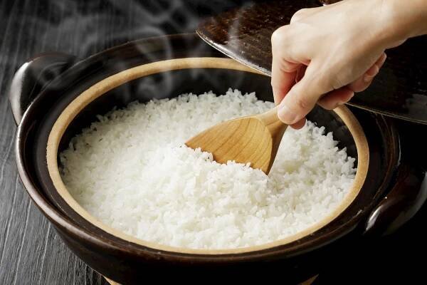 Skvělý trik z Japonska: Při vaření rýže dávejte do hrnce kousek chleba