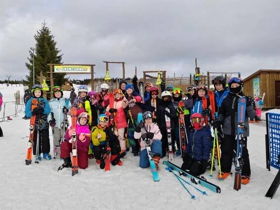 ZŠ a MŠ Santoška | 4.B a 5.C lyžovačka závěrečný den