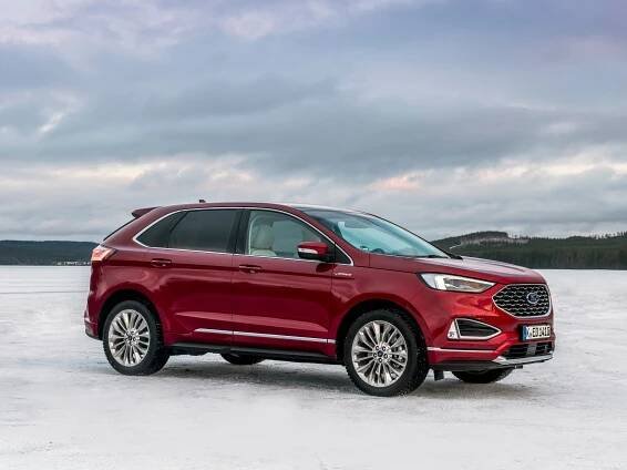 Ford Edge: Podrobné specifikace vozidel & Interaktivní nástroj pro srovnání