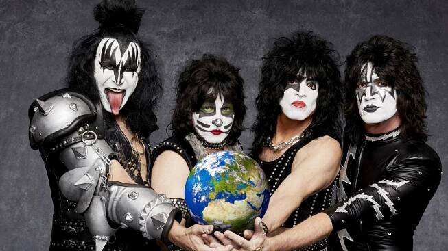 Rocková skupina Kiss vyrazí na poslední světové turné. Bude to závěrečná oslava a poslední šance pro ty, kteří nás ještě neviděli, oznámila