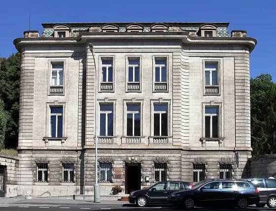 Soubor:Palác Petschkův (Ústí nad Labem) (3) crop.jpg – Wikipedie