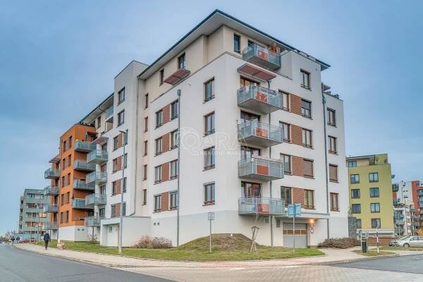 Prodej bytu 2+kk/T, 59 m2, Praha 9 - Čakovice, 6. NP, garážové parkování – QARA