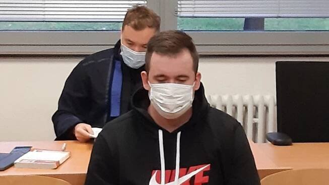 Za postřelení otčíma jateční pistolí dostal mladý muž 13,5 roku