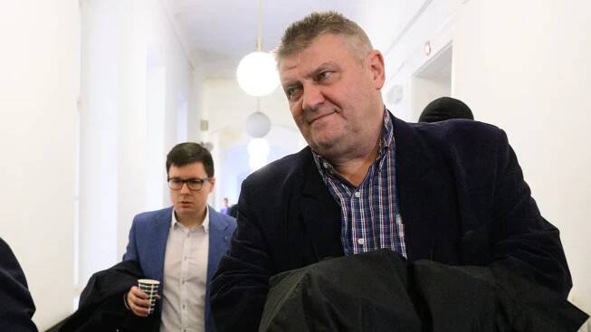 Kaderka je venku z vazby. Půjde na hokej a na pohřeb - Novinky