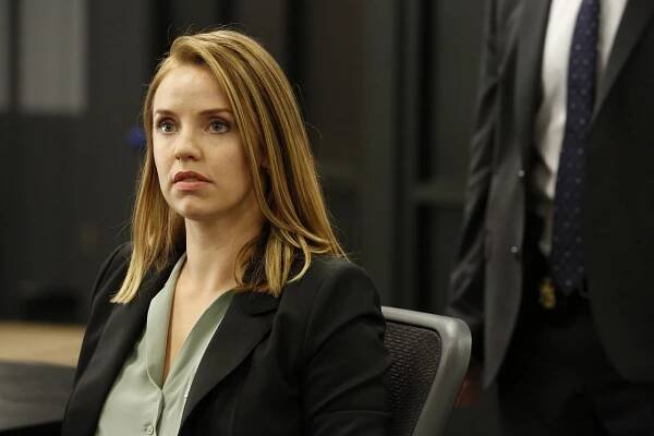 Kelli Garner - Nepřítel uvnitř - Pilotní díl - Z filmu