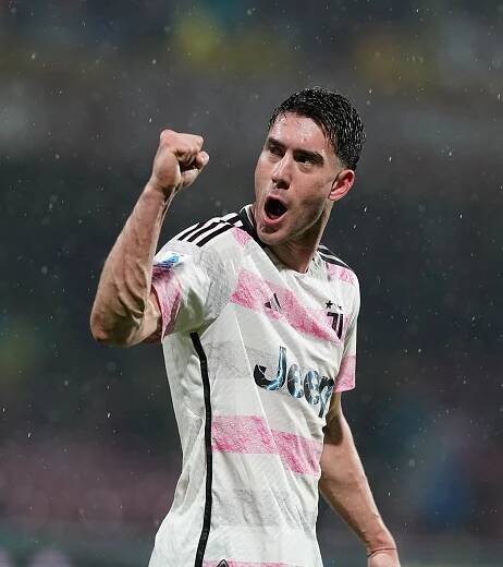 Dusan Vlahovic of Juventus FC celebrating a goal.