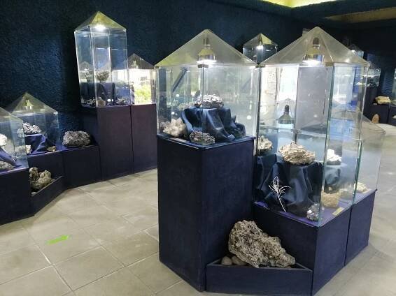 Crystal Hall Rhodope Crystal – Pictures of Bulgaria