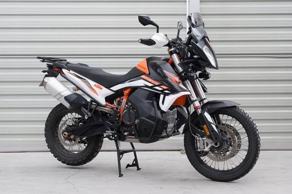 Hlavní stojan. Černý. KTM 790 Adventure R, KTM 890 Adventure R. YAKK