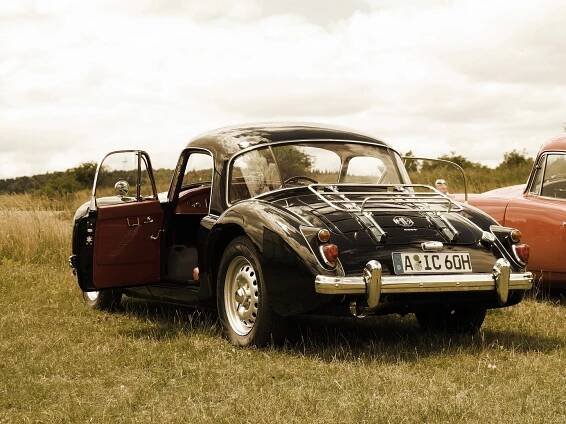 MGA Coupe de Luxe 1960, MGA Coupe Mark II 1962, Old vintage Garage, Oldtimer, Oldtimersammlung Bayern, Agawang