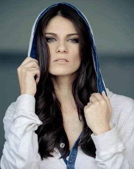 Aline Franzoi – Nose, Skin, Lip, Outerwear, Eyebrow, Shou…