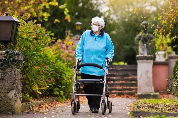 Súkromné opatrovanie seniorov: ako funguje opatrovateľská služba na Slovensku a aká je cena za opatrovanie seniorov?