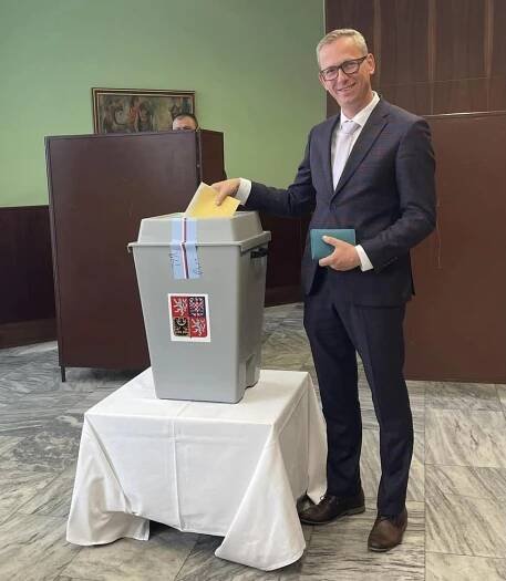 „Jsem gay,“ oznámil Navrátil. Ke coming outu lidovce přiměla i nedávná vražda v Bratislavě