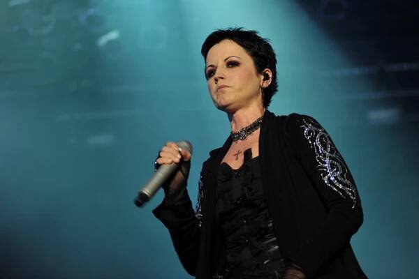 Dolores O'Riordan (6.9.1971–15.1.2018) archivní fotogalerie, Colours of Ostrava 2010 | Hudební server FMZine.cz