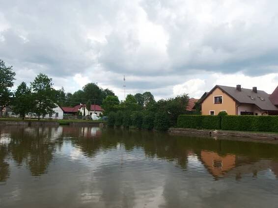 Soubor:Vatín, rybník.jpg