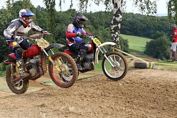 Bouřlivé oslavy 50 let motokrosu ve Žlutavě! Závody, čerti i koncert!