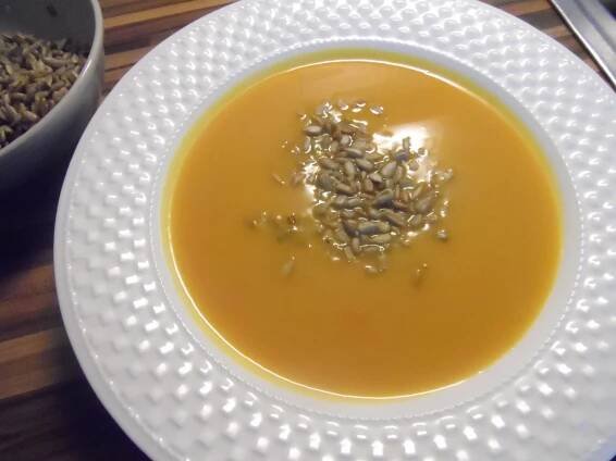 Dýňová polévka s chilli a limetkou