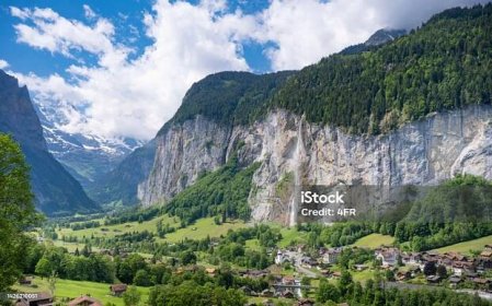Stock fotografie Vodopády Staubbach Trümmelbach Údolí Lauterbrunnen Švýcarsko – stáhnout obrázek nyní